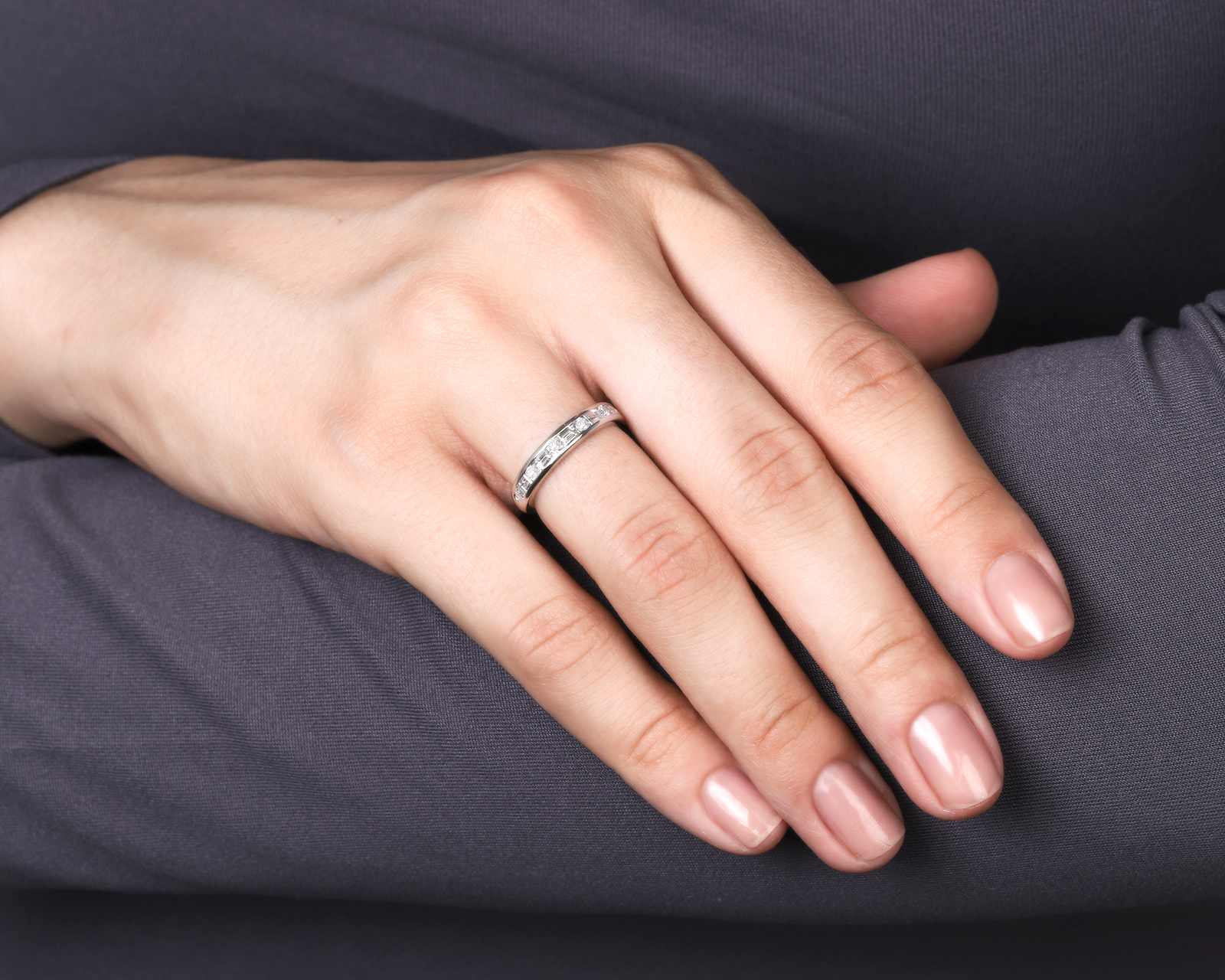 Оригинальное платиновое кольцо c бриллиантами 0.66ct Tiffany&Co Channel-Set Band