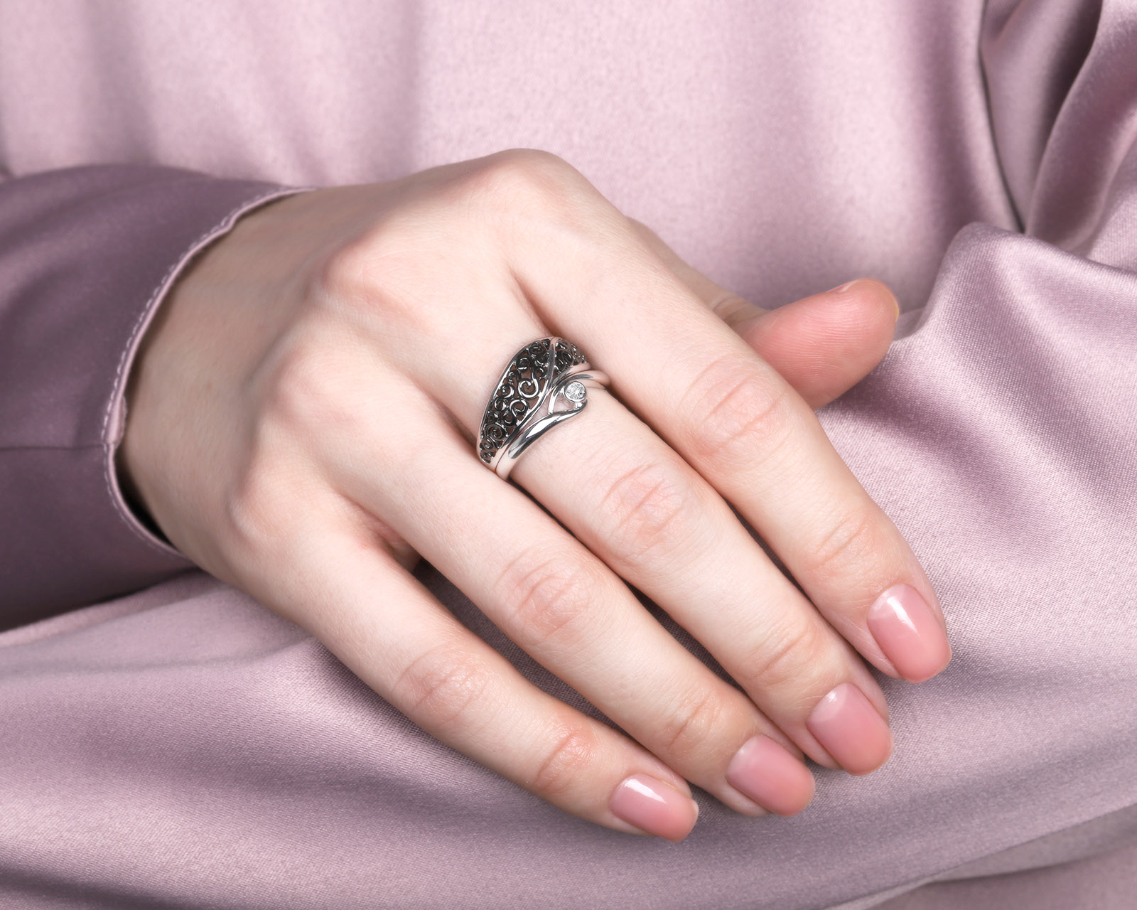 Оригинальное золотое кольцо с бриллиантом 0.06ct Constantin Artmayer