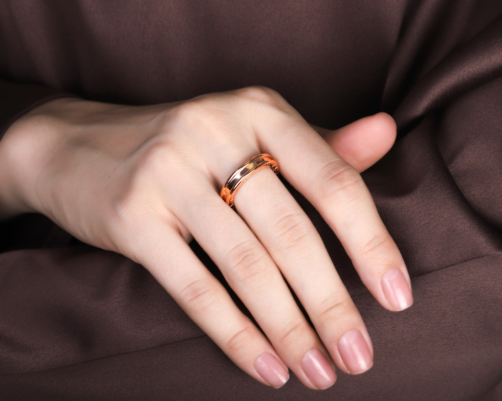 Оригинальное золотое кольцо Bvlgari B.Zero1