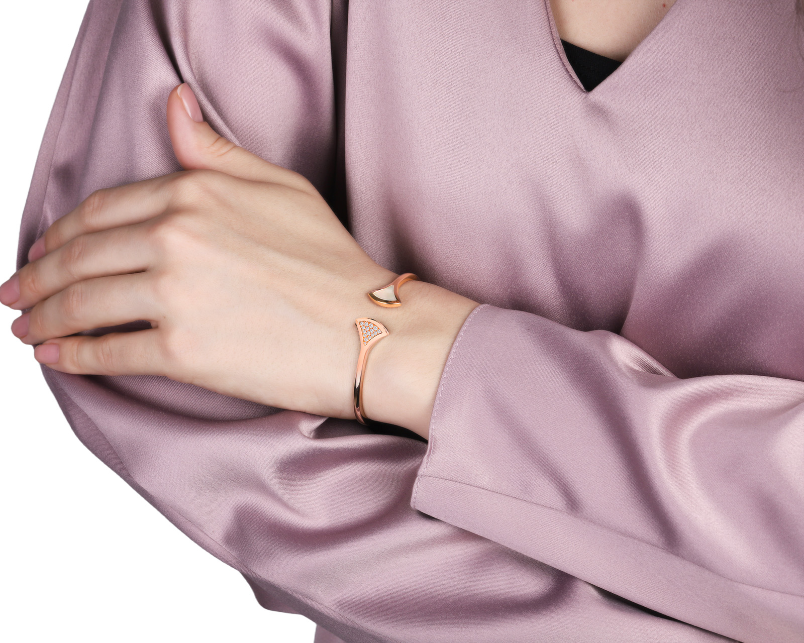 Оригинальный золотой браслет с перламутром Bvlgari Divas’ Dream