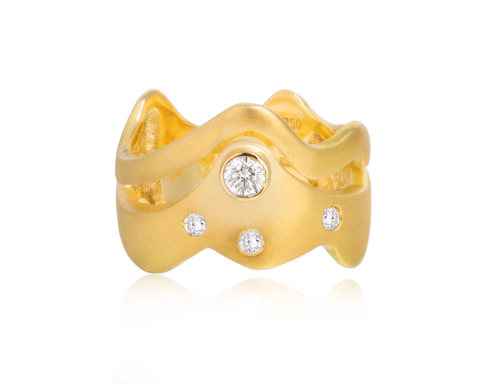 Матовое золотое кольцо с бриллиантами 0.22ct 261124/8