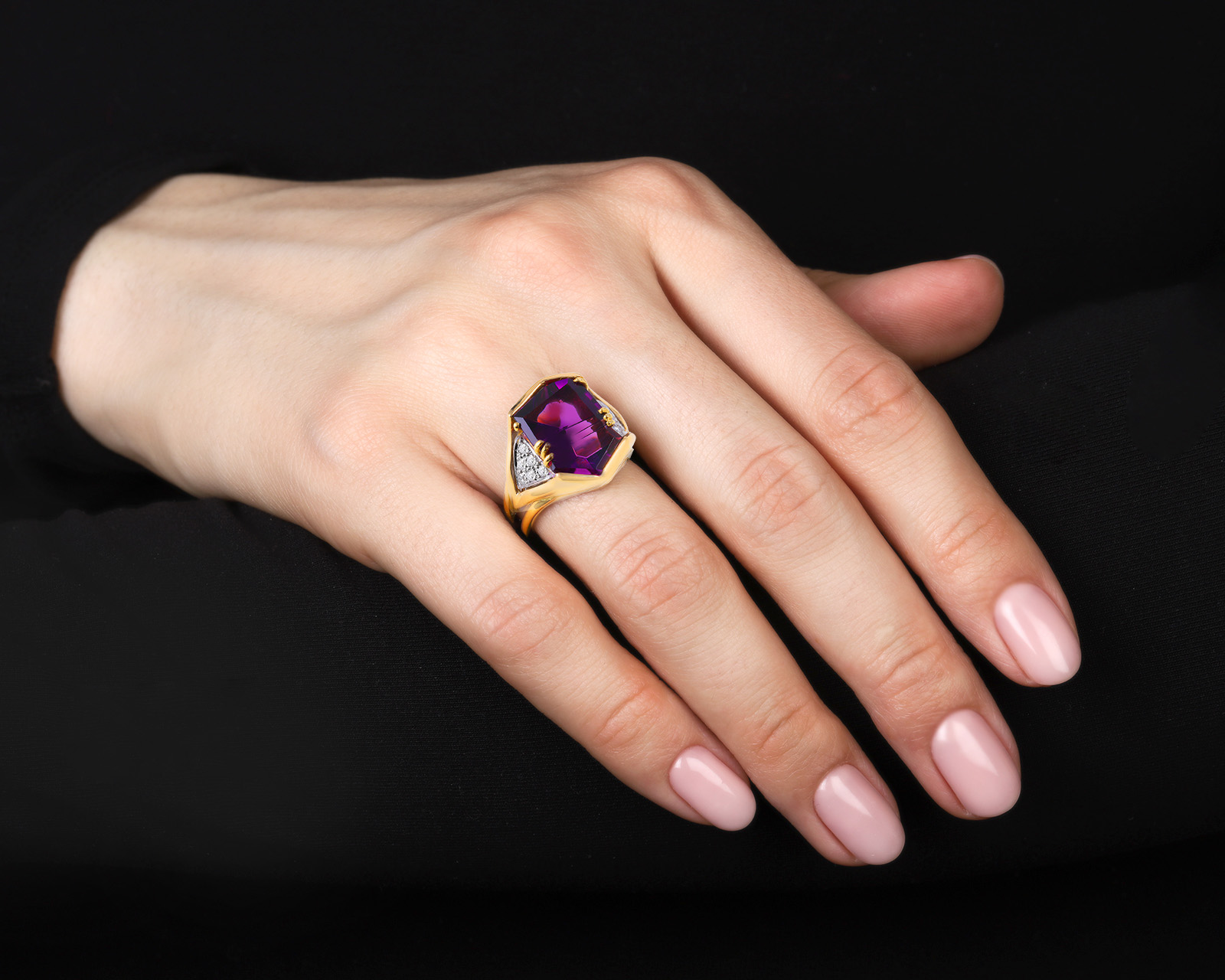 Оригинальное золотое кольцо с аметистом 5.40ct H.Stern