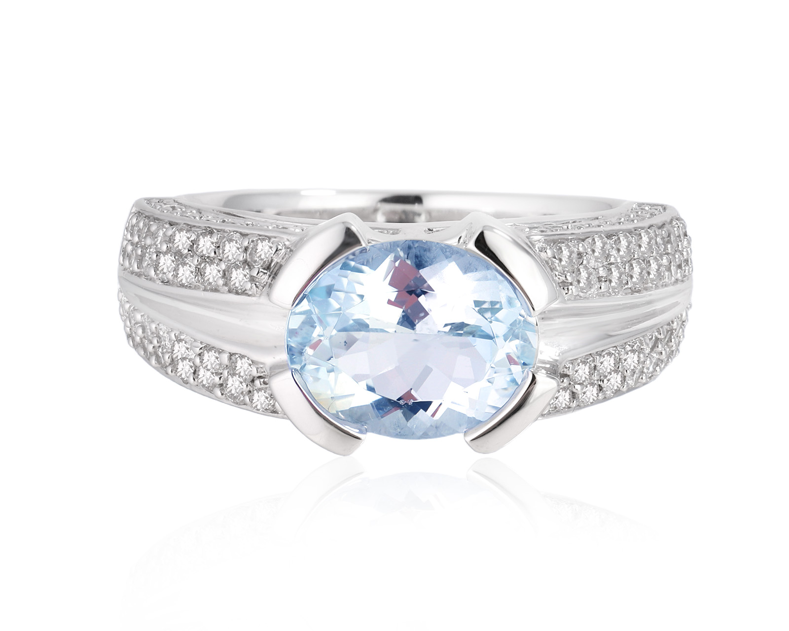 Золотое кольцо с аквамарином 2.40ct и бриллиантами 0.77ct