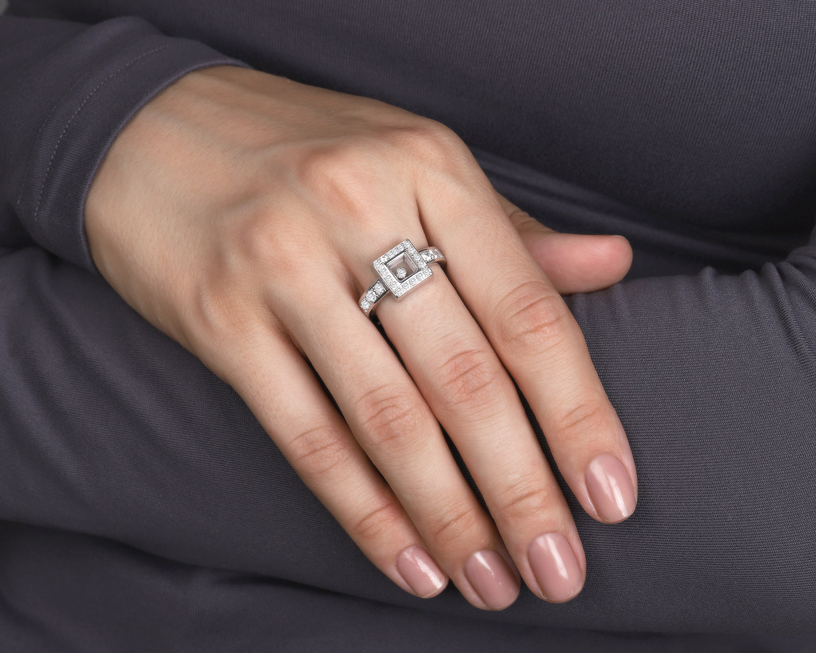 Оригинальное золотое кольцо с бриллиантами 0.86ct Chopard Happy Diamonds Square