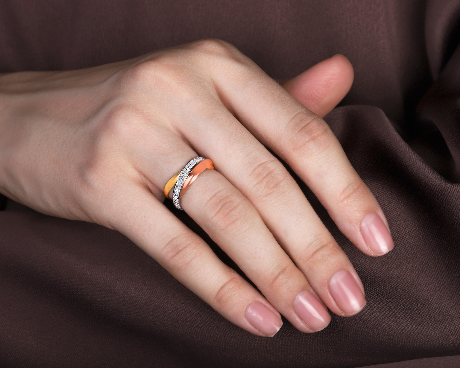 Оригинальное золотое кольцо с бриллиантами 0.46ct Cartier Trinity Semi-Paved