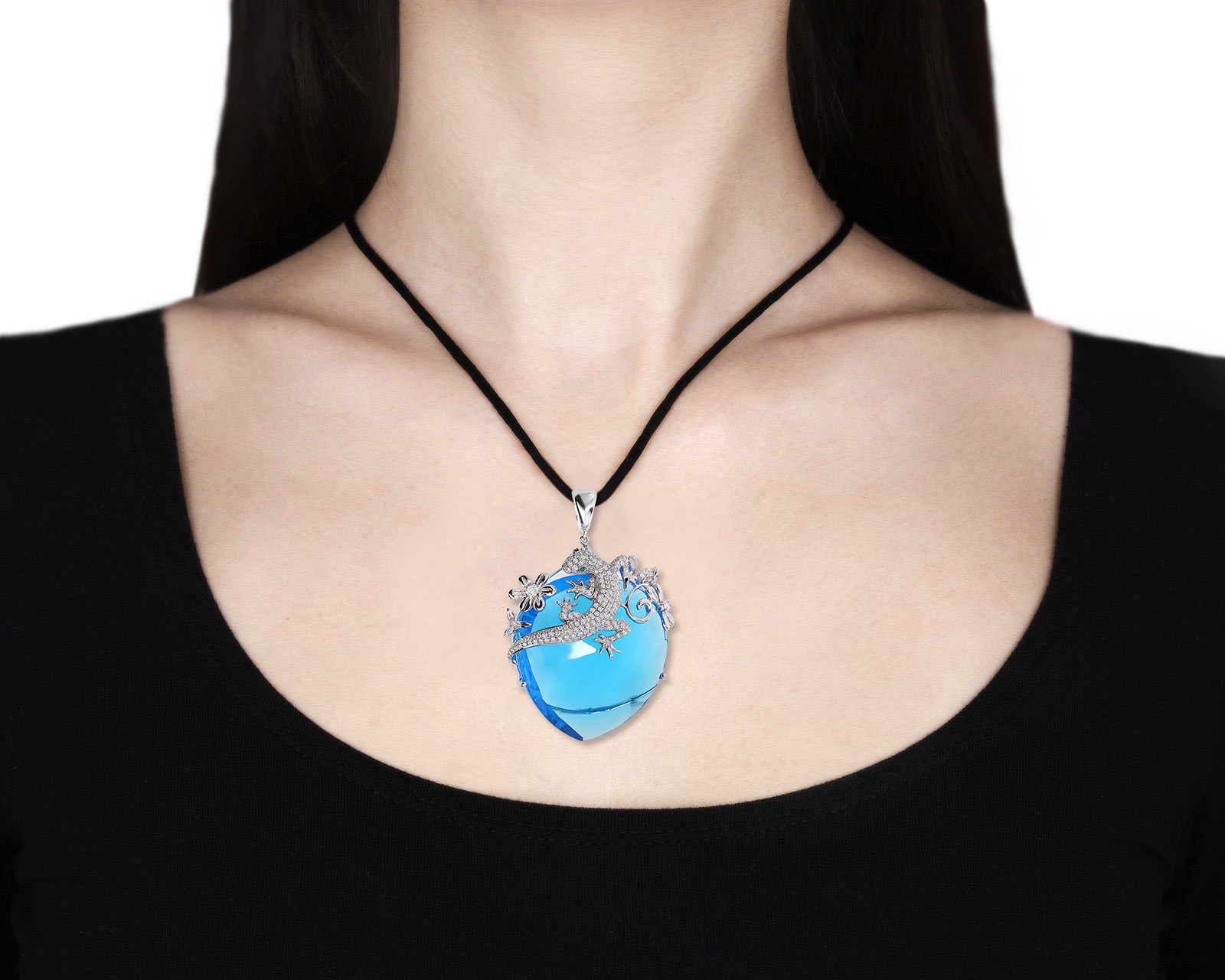 Золотой кулон с синим стеклом 92.10ct