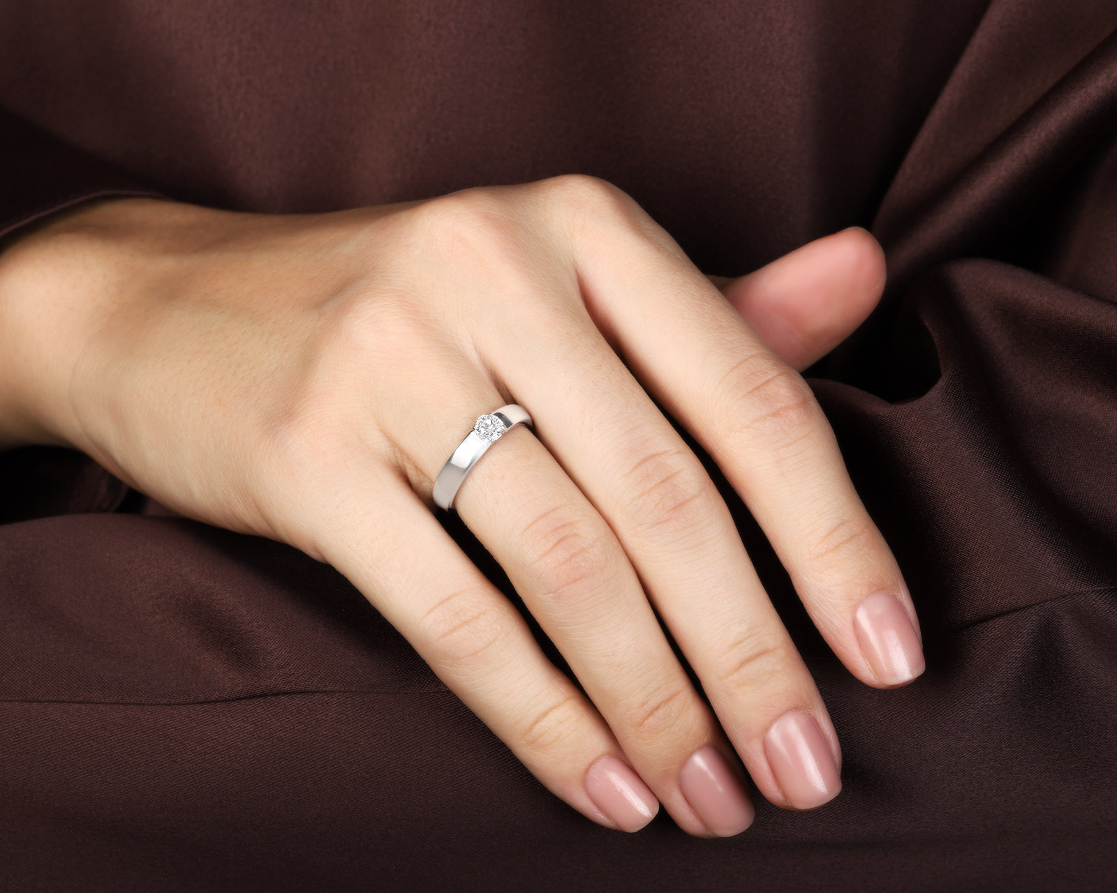 Оригинальное золотое кольцо с бриллиантом 0.40ct TIAMO