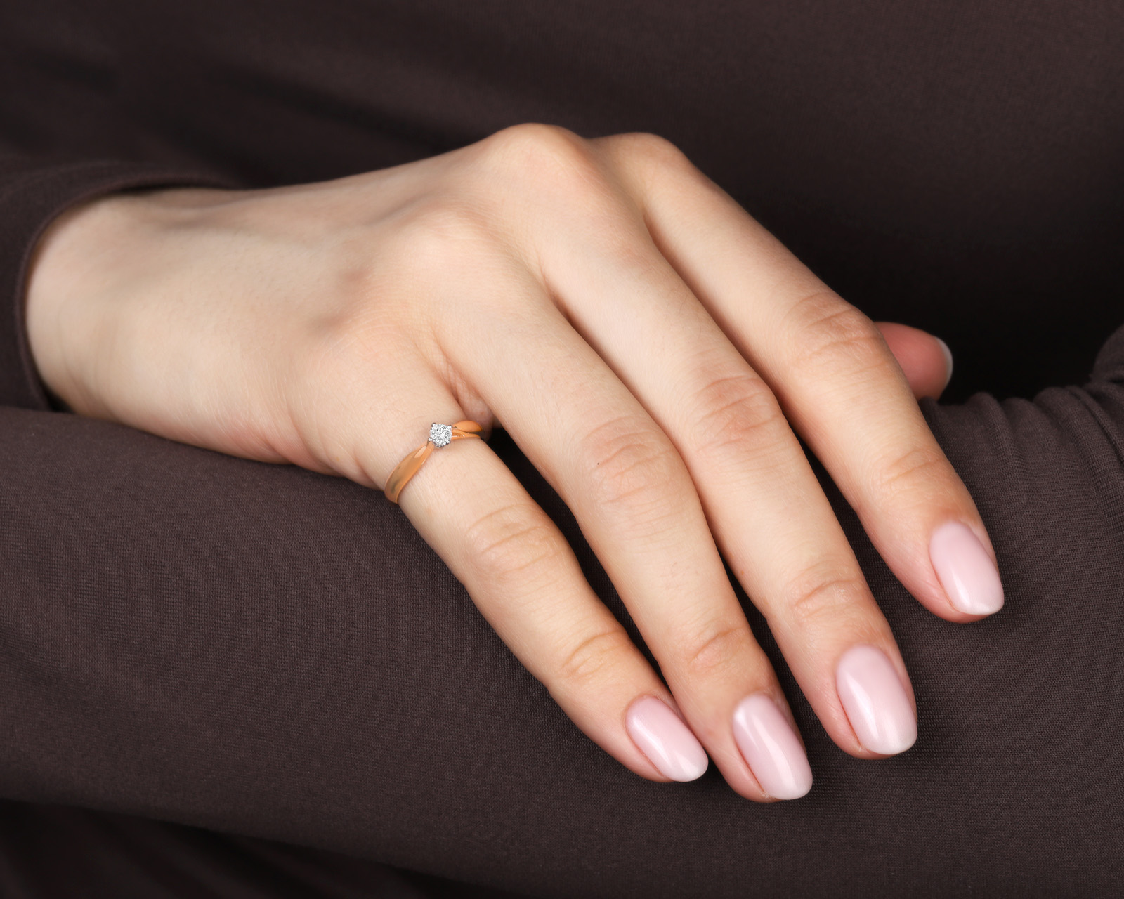 Оригинальное золотое кольцо с бриллиантом 0.14ct МЮЗ