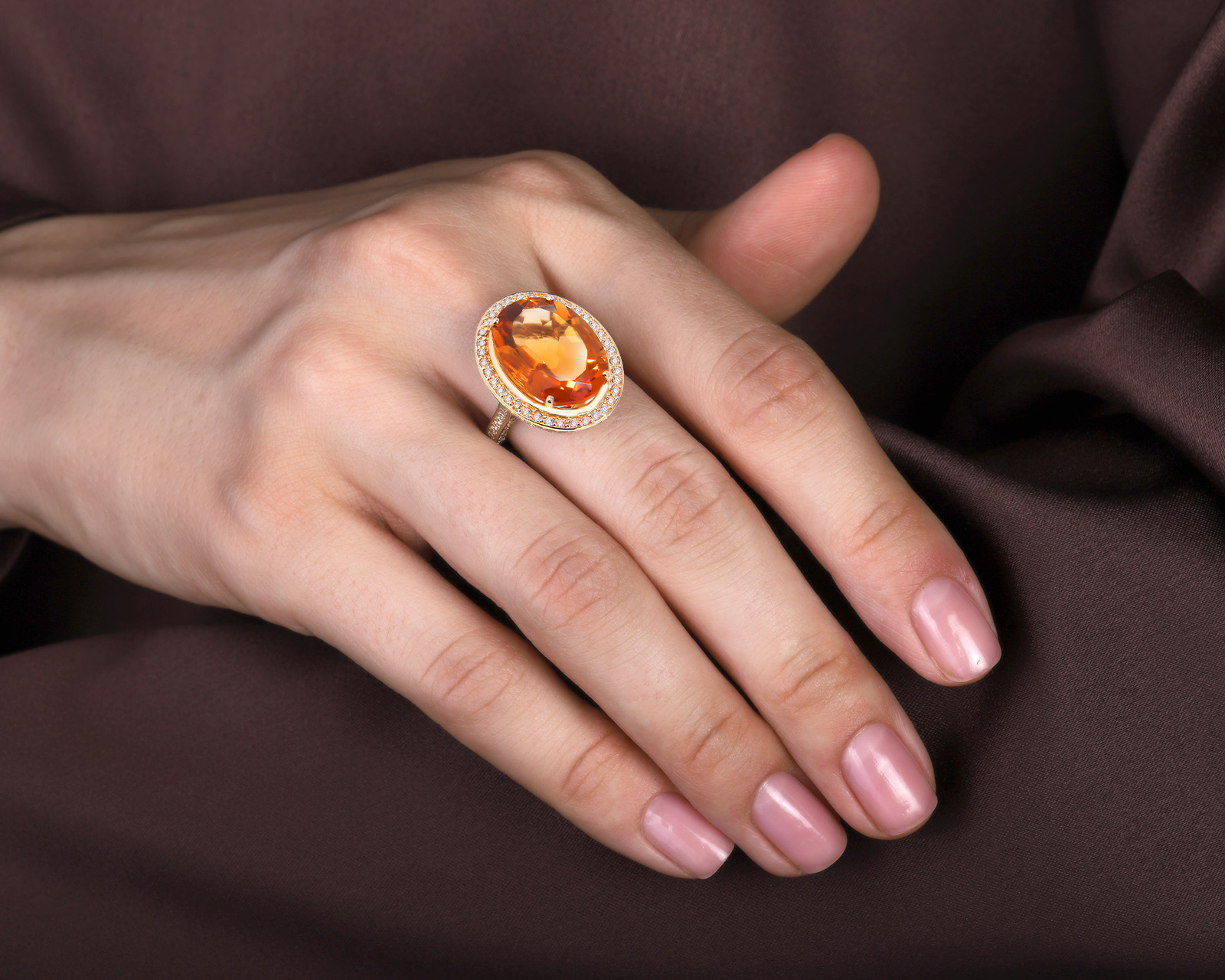 Золотое кольцо с цитрином 9.60ct и бриллиантами 0.88ct
