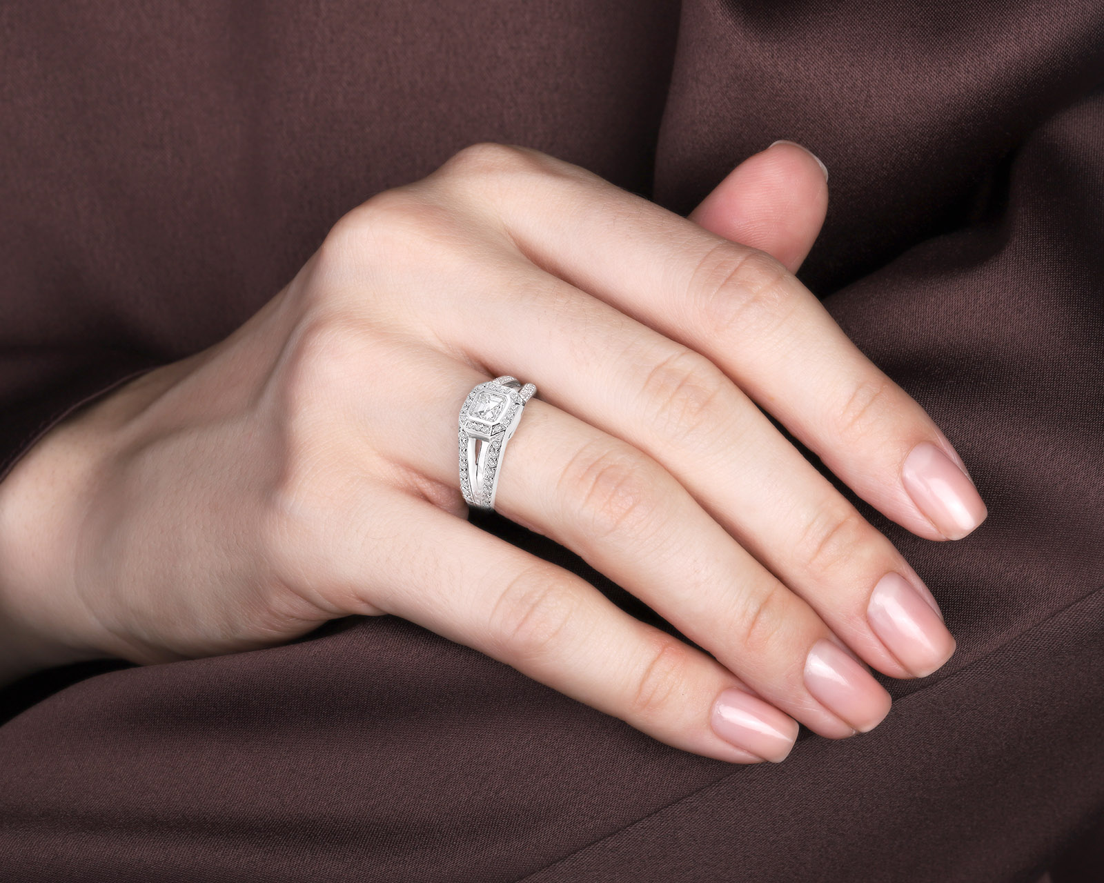 Золотое кольцо с бриллиантами 0.65ct