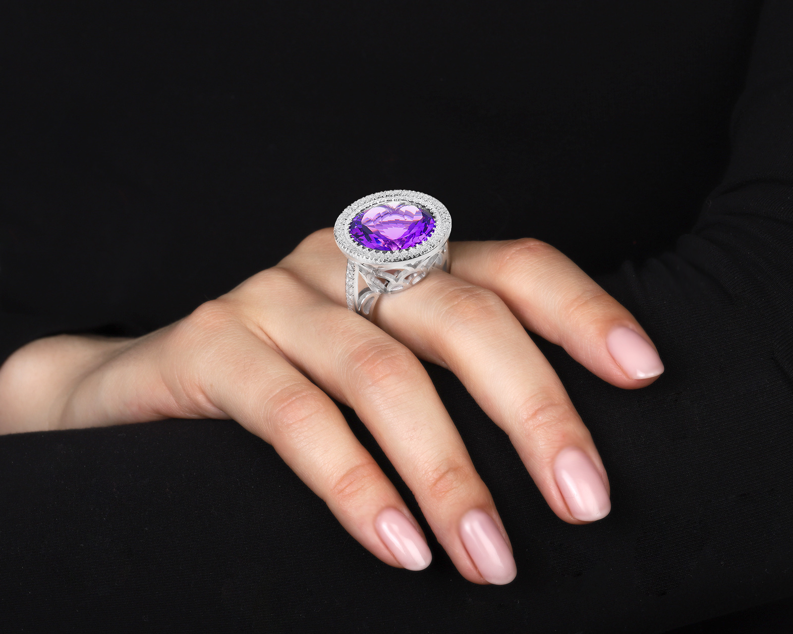 Золотое кольцо с аметистом 19.15ct и бриллиантами 0.75ct