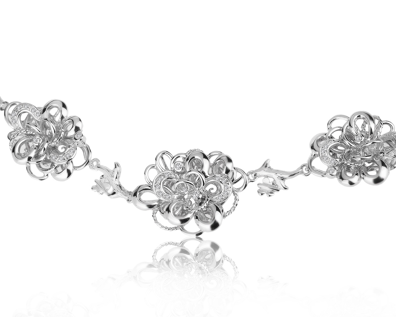 Прекрасное золотое колье с бриллиантами 0.47ct