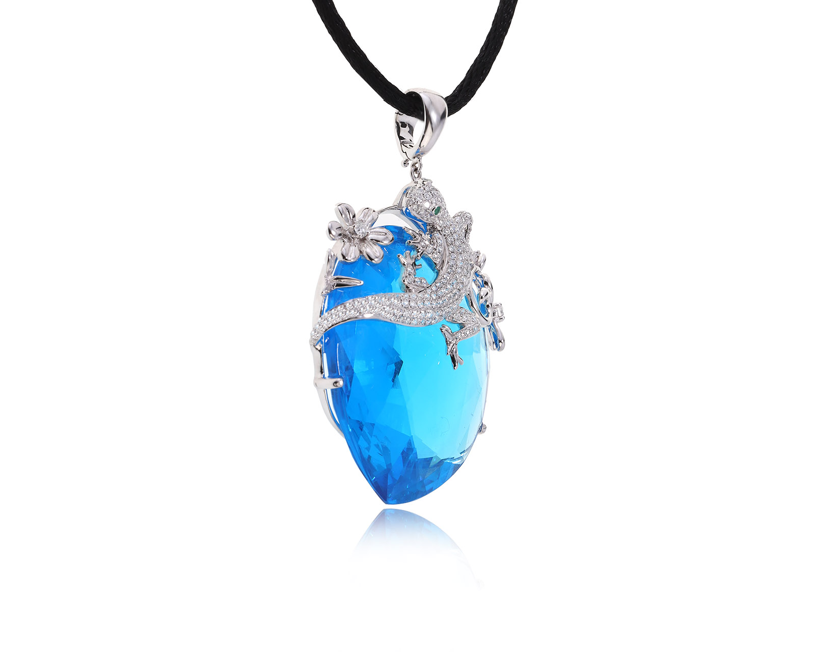 Золотой кулон с синим стеклом 92.10ct