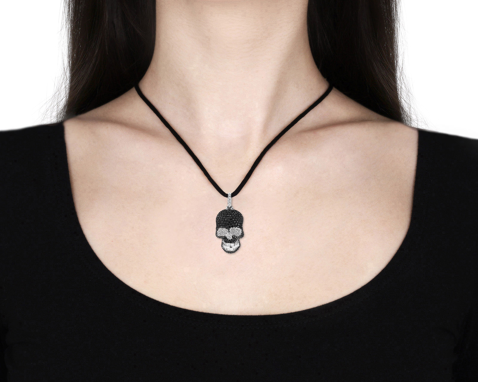 Золотой кулон с бриллиантами 3.69ct