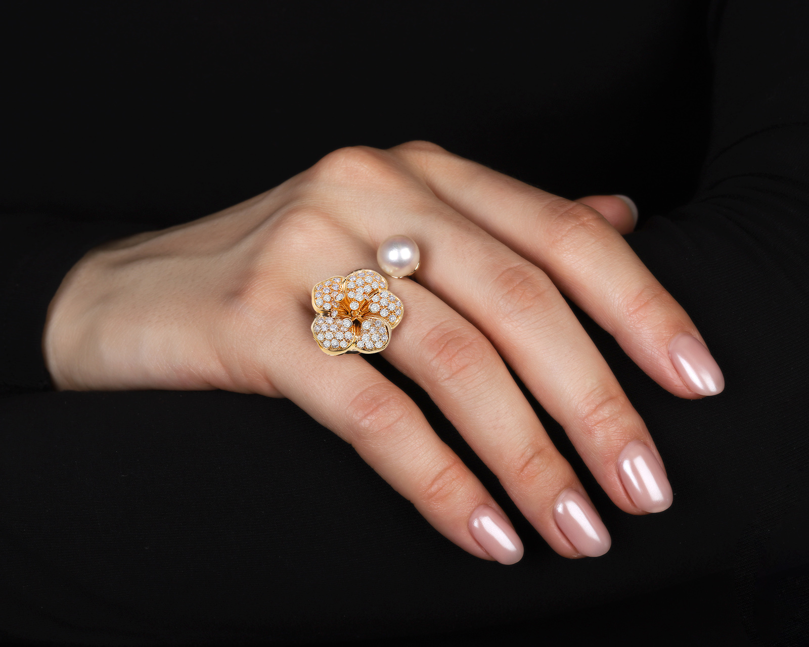 Оригинальное золотое кольцо с жемчугом 9.40 мм Van Cleef & Arpels