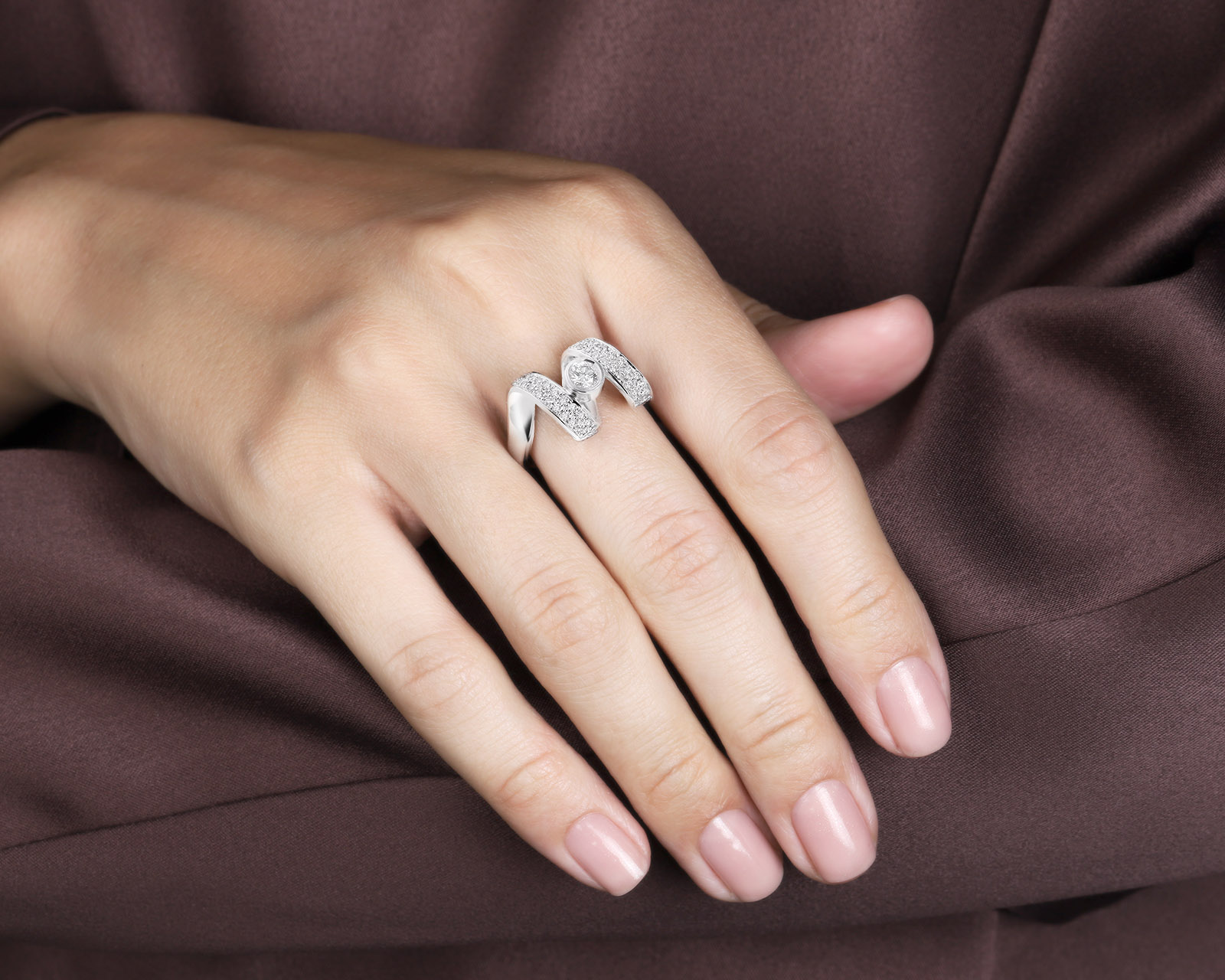 Золотое кольцо с бриллиантами 0.68ct