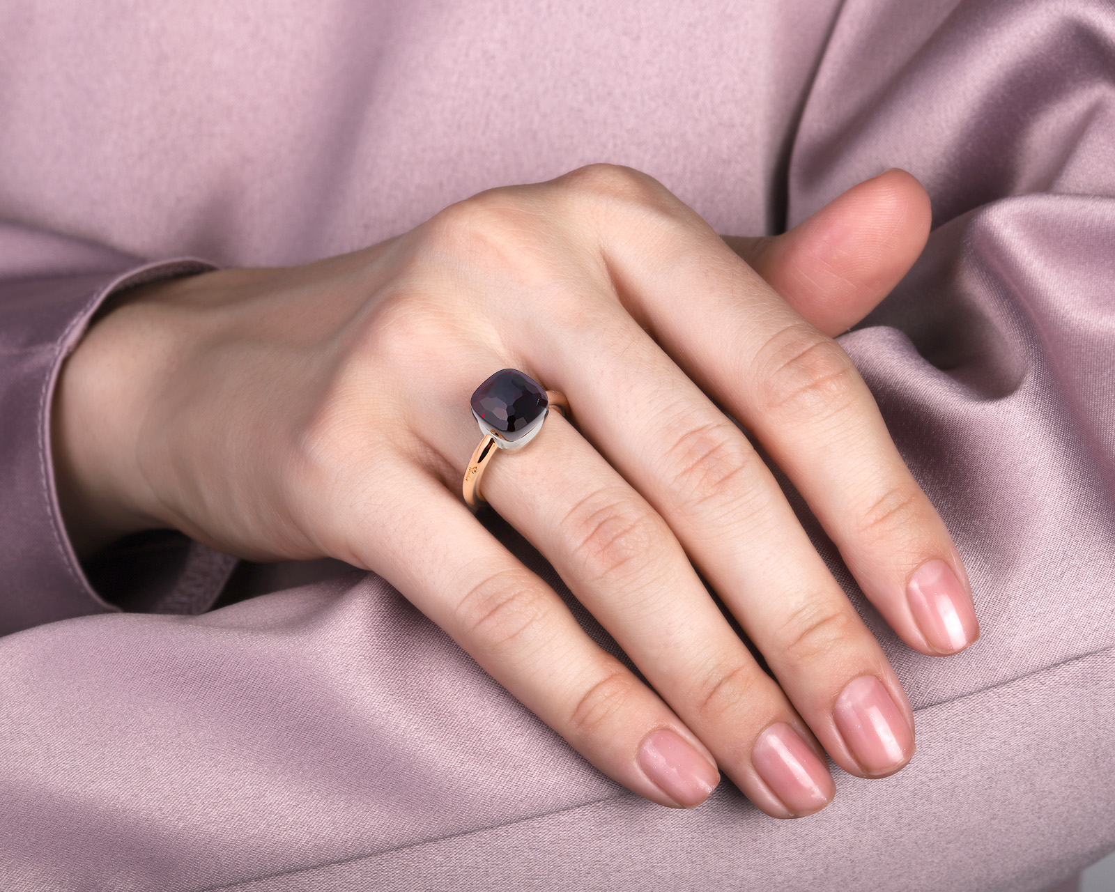 Оригинальное золотое кольцо с гранатом 9.00ct Pomellato Nudo Classic